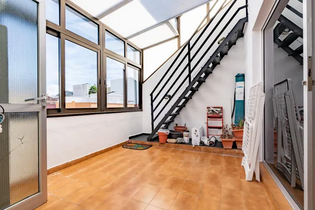 Casa de 4 plantas en zona céntrica de La Laguna · Ideal para inversores y familias numerosas · Muchas posibilidades — 34