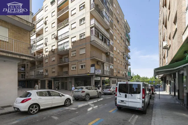 Piso en Calle Arabial con Vistas Despejadas al Parque García Lorca — 23
