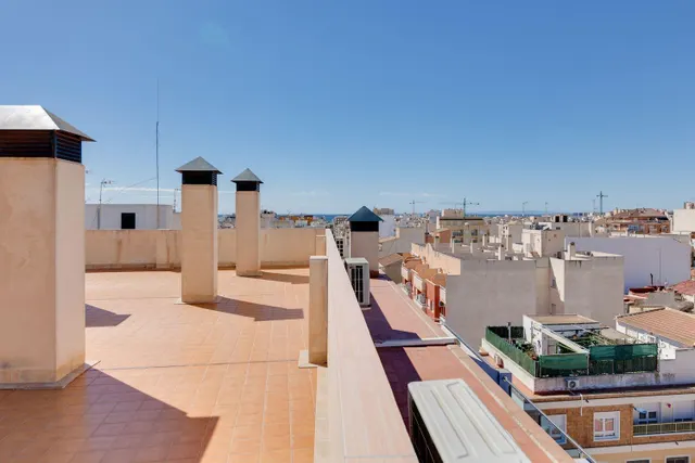 ÁTICO CON TERRAZA DE 32 M2 Y PLAZA DE GARAJE — 34