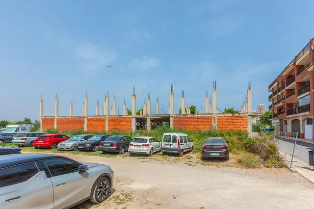 Edificio en obra parada en Llandells (Peñíscola) con proyecto para 39 viviendas y locales — 6