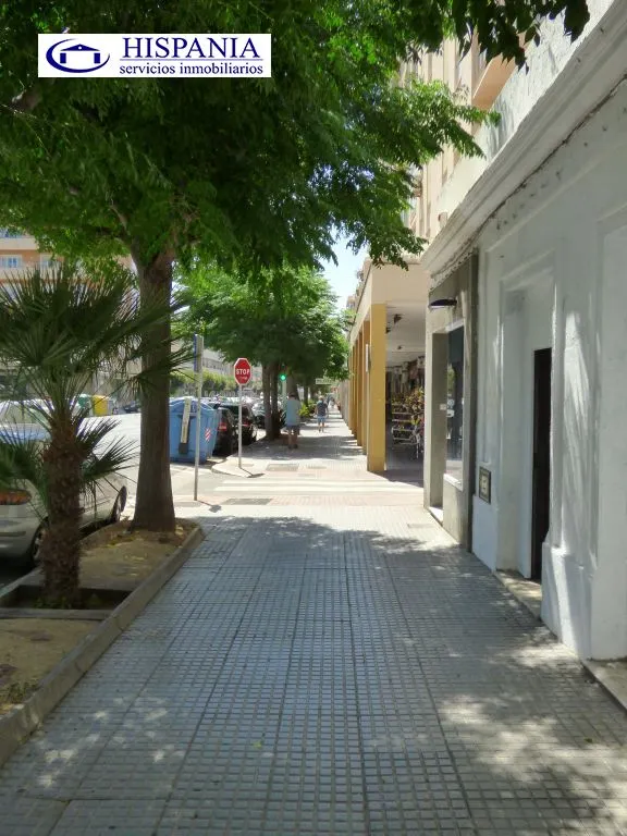 Local comercial situado en la mejor zona comercial de la Avenida principal de Cadiz — 4
