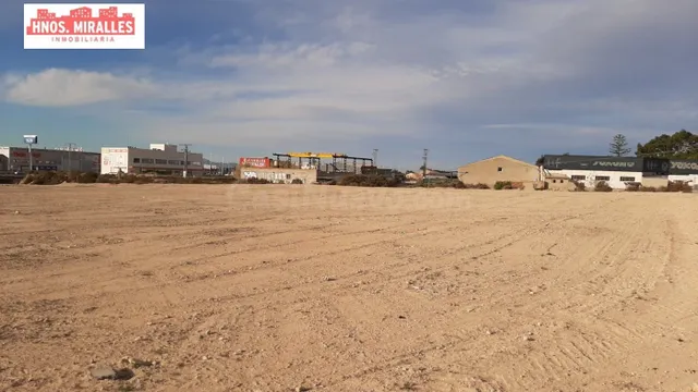 INTERESANTE TERRENO URBANO DE 6100M2 EDIFICABLES Y CERCA DE  - foto 3
