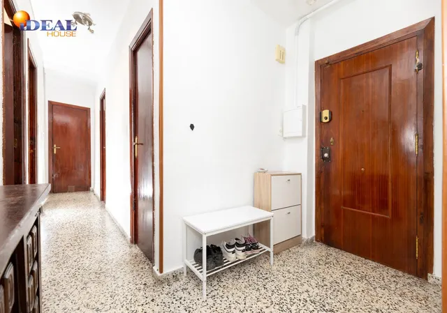 En Venta Piso de 4 dormitorios con ascensor, ideal para refo - foto 5