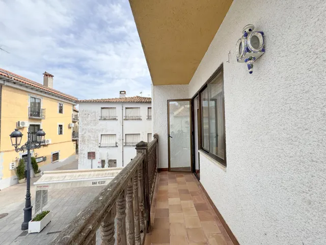 CASA EN LA EMBLEMATICA PLAZA DEL CASTILLO DE CANDELEDA — 8