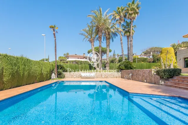 Casa en venta en la exclusiva urbanización 'Can Teixidó' con - foto 3