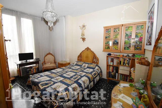 Casa semireformada con garaje y dos terrazas, en el centro — 26