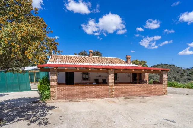 CASA RÚSTICA EN LOS MONTES DE MÁLAGA CON 150000 M2 DE TERREN - foto 3
