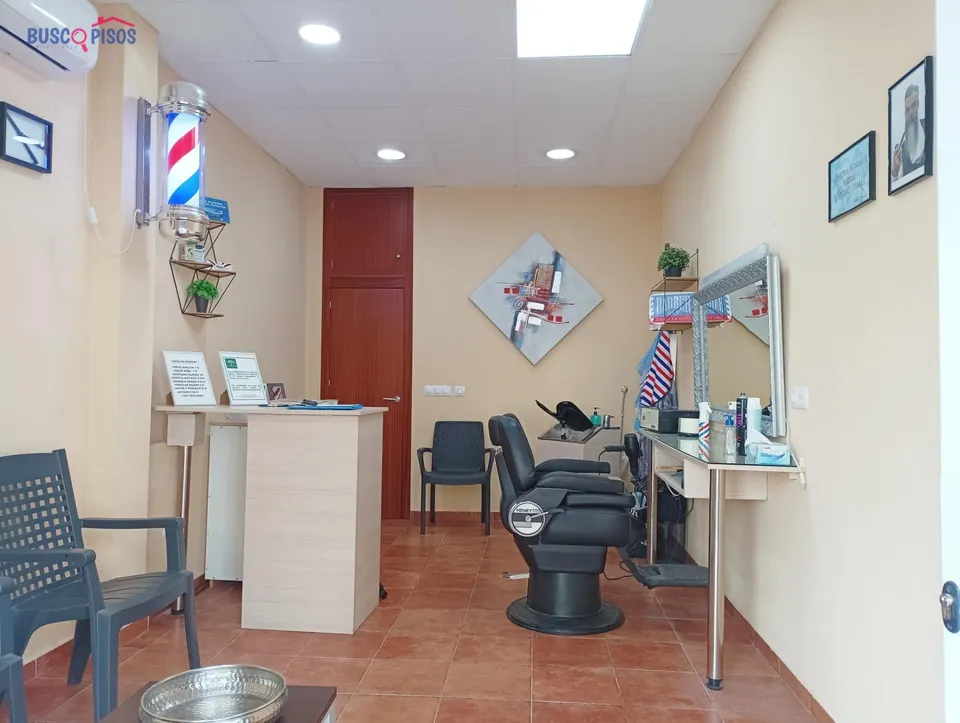 LOCAL COMERCIAL REFORMADO EN SECTOR SUR (zona baja)