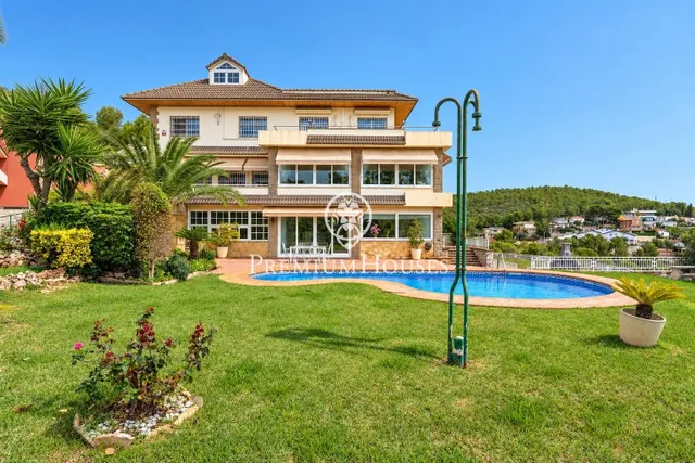Casa independiente con vistas al mar en Montemar - foto 2