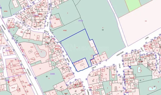 TRES AMPLIOS PISOS,LOCAL COMERCIAL , GARAJES Y GRAN SOLAR, EN EN CENTRO DE ORGIVA — 4