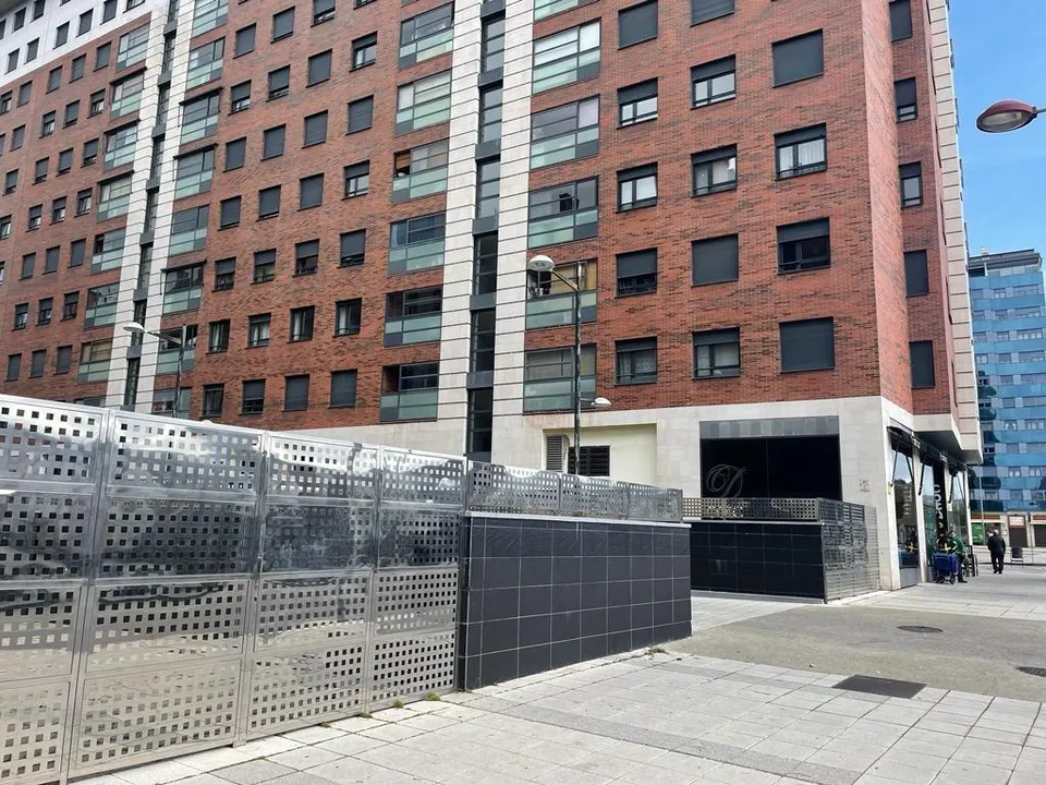 SE VENDE PLAZA DE GARAJE EN LA ROSALEDA