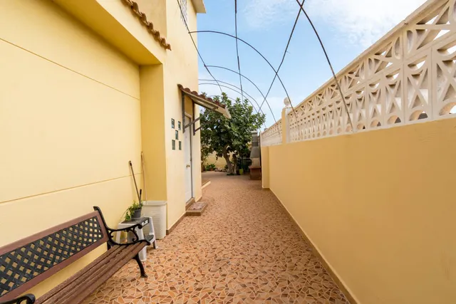 Chalet independiente a la venta en Playa Flamenca — 14