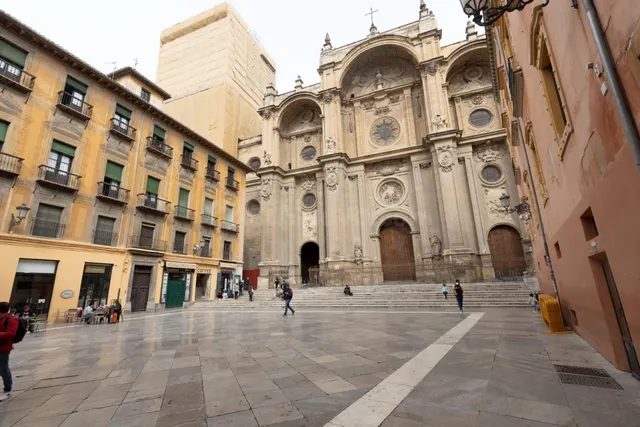 ¡Oportunidad única en el corazón de Granada! - foto 2