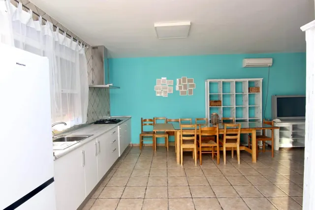 Alquiler larga estancia chalet con piscina — 50