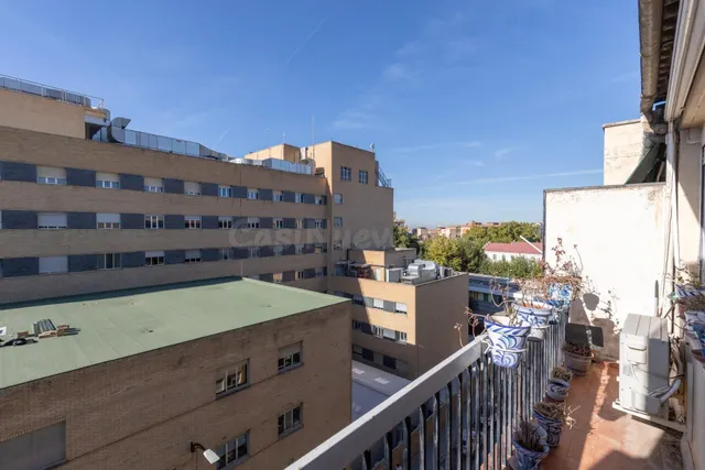 Estupendo piso  en la última planta en calle doctor azpitarte — 5