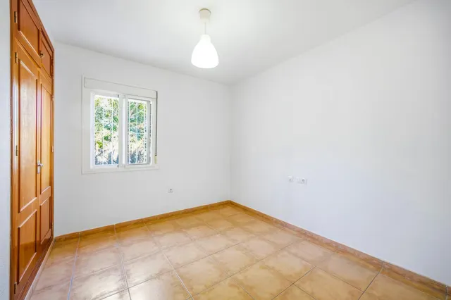 Chalet  Familiar en Zona La Dehesilla;  Tranquila y Accesible — 21