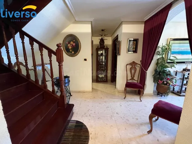 Espectacular Chalet de Lujo con Extensa Parcela y Servicios  - foto 4
