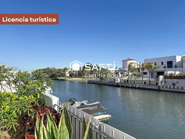 Casa de pescador con licencia turística y amarre - Empuriabrava — 4