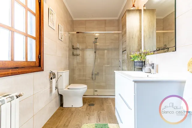 ✨ ¡amplio piso de 4 dormitorios con  terraza en pleno centro de Carballo por 178.900€! — 38