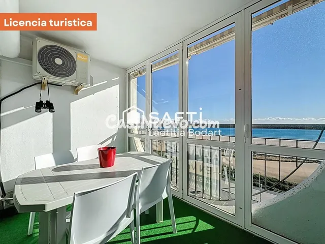Apartamento reformado frente al mar con licencia turística – - foto 2