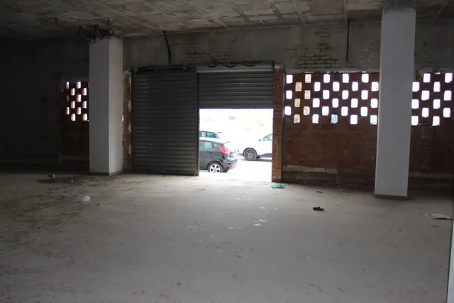 Se alquila local comercial en zona Squash de origen, posibilidad de alquilar todas las dimensiones q — 2