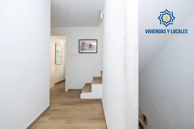 ¡Tu hogar soñado te espera en esta espectacular casa reformada! — 17