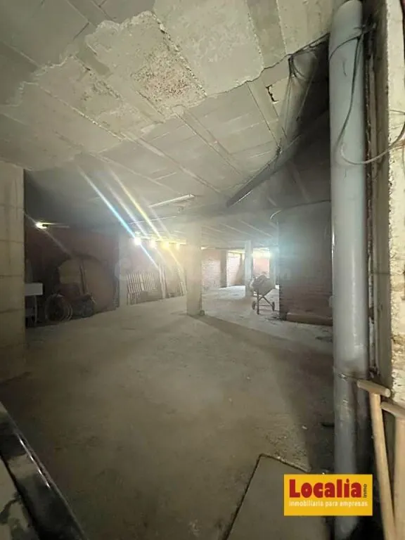 Local diáfano en bruto de 180m² situado en Cartes - foto 4