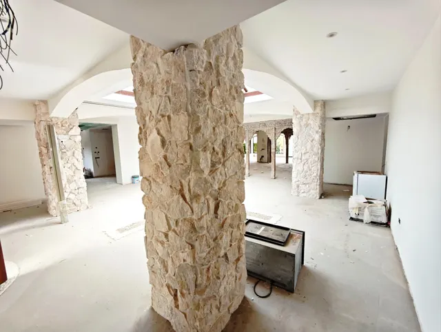 Villa semi reformada en la Mairena, 485m2 útiles, 3000m2 parcela, vistas abiertas a la montaña y mar al fondo — 41