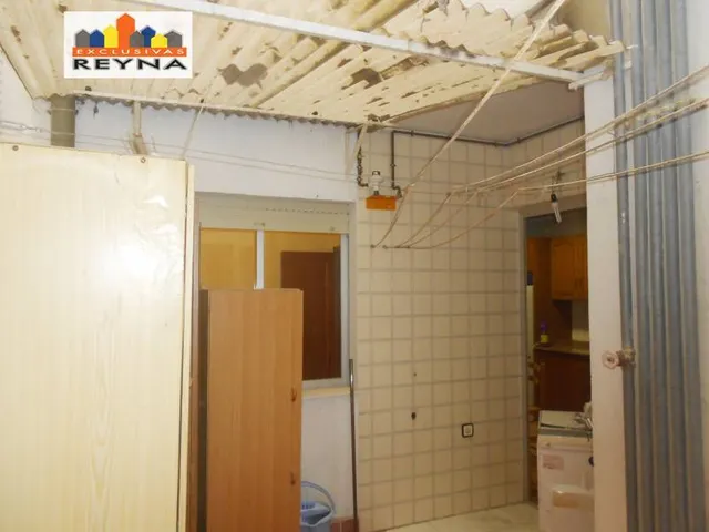 VIVIENDA ENTRESUELO CON CUATRO DORMITORIOS — 26