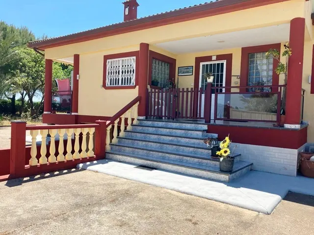 CHALET INDEPENDIENTE EN GRAN PARCELA CON PISCINA A SOLO 400 m. DEL MAR EN ELS POBLETS !! — 4