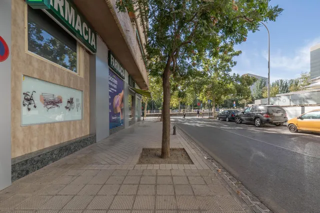 Plaza de garaje cerrado con estanterías en parque Genil cerca de Hospital La Inmaculada — 21