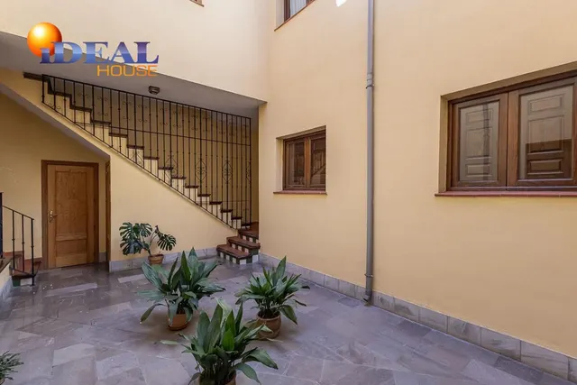 PISO TURÍSTICO JUNTO PLAZA DE DERECHO - GRANADA — 16