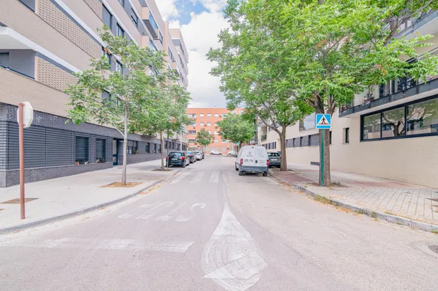 OPORTUNIDAD EN VENTA DE PISO VPO DE 3 DORMITORIOS EN BARRIO ALBAYDA CON PLAZA DE GARAGE Y TRASTERO — 35