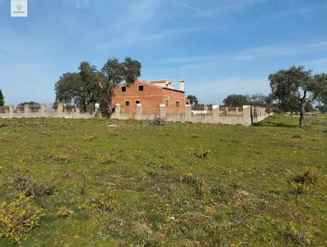 SE VENDE TERRENO en Ctra. Badajoz en Paraje Ramogil