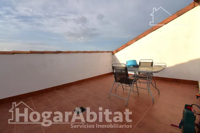 PRECIOSO ÁTIO CON TERRAZA Y TRES BALCONES — 16