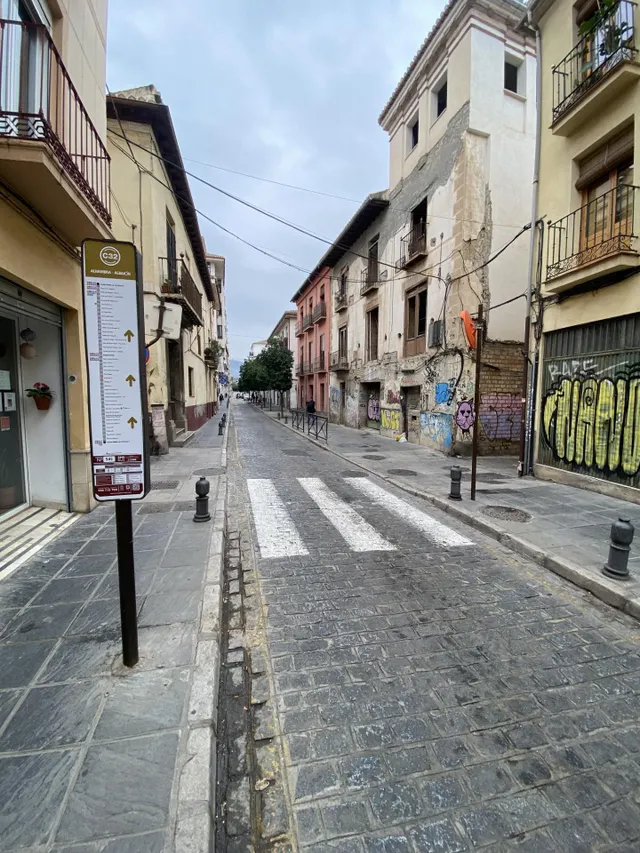 Plaza de garaje en el barrio del realejo — 9
