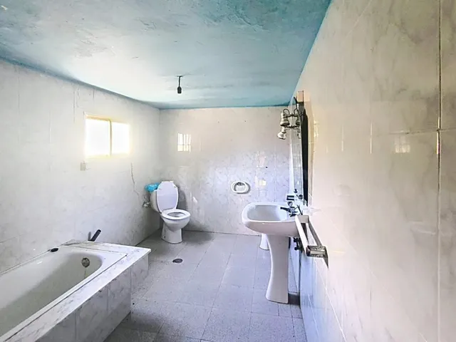 Casa para restaurar con huerta cerca de la playa de As Furnas. — 8