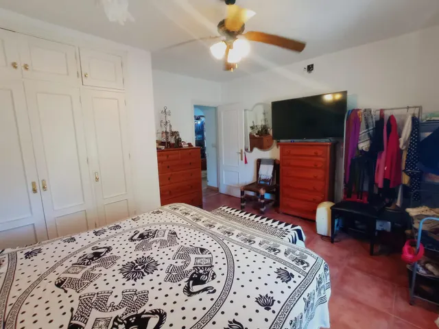 VENTA DE CHALET Y APARTAMENTO — 13