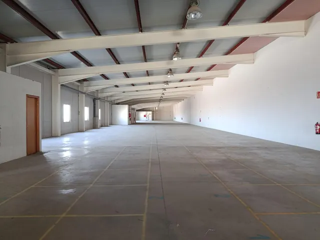 NAVE COMERCIAL — 14