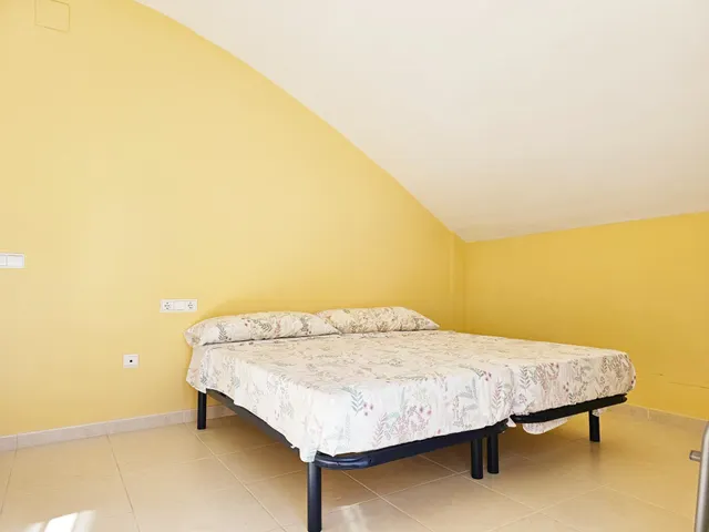 Ático dúplex en dénia: dos terrazas, vistas al mar y una urbanización para disfrutar todo el año — 16