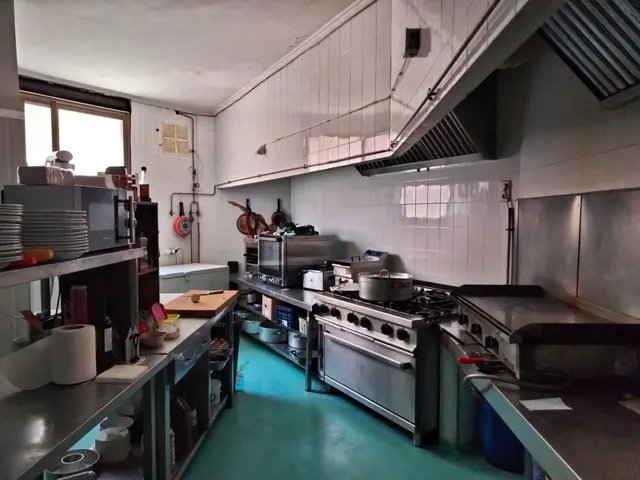 Edificio con restaurante en Tormos — 8