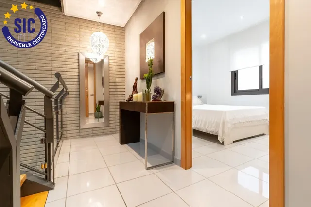Exclusiva casa en calle Alacuás: espacio, diseño y máximo confort — 22