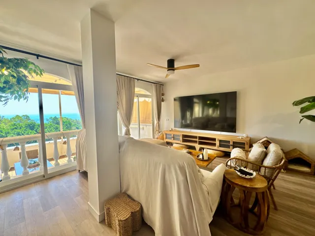 Venta de casa adosada con tres dormitorios en Benalmádena Costa, Málaga, Costa del Sol — 18