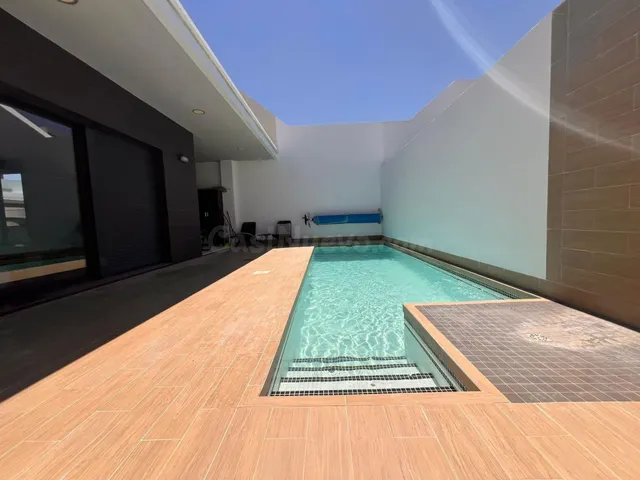 Villa moderna seminueva con piscina privada en Altos de Cabo - foto 2