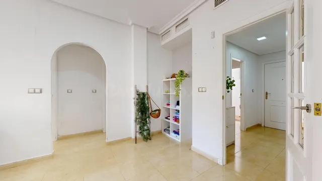 Planta baja de 3 dormitorios con piscina comunitaria y aire  - foto 4