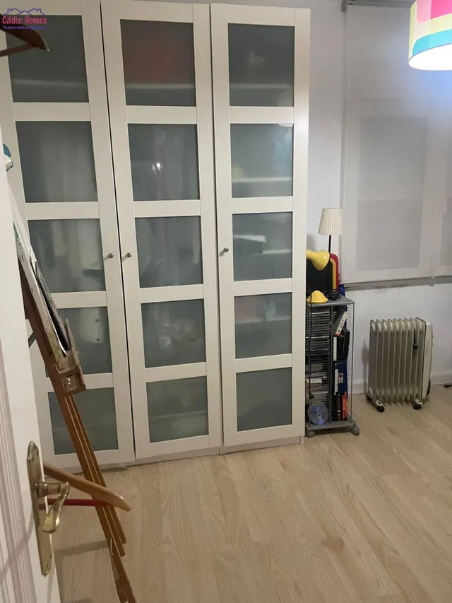 AMPLIA VIVIENDA A LOS PIES DE LA CALETA — 30