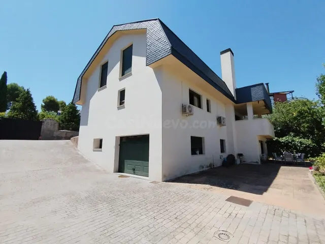 Espectacular Chalet en Montehermoso - Espacios Amplios y Comodidad — 5
