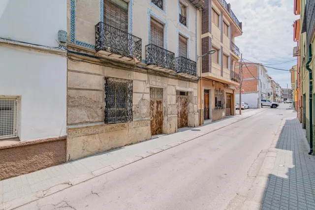 Oportunidad de inversión en el centro de Baza: solar urbano  - foto 2