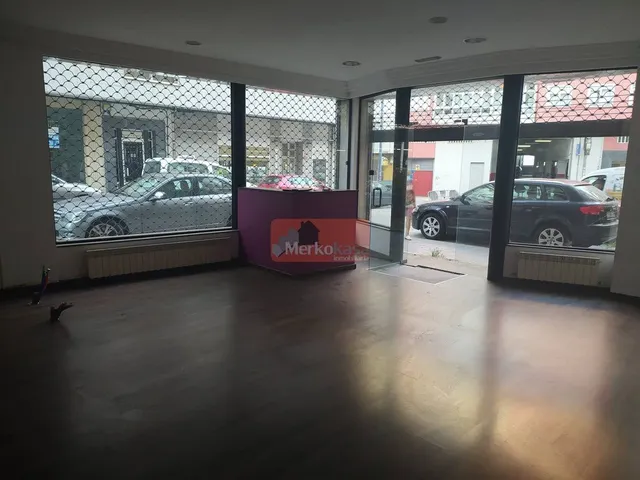 SE VENDE BAJO COMERCIAL ACONDICIONADO — 2