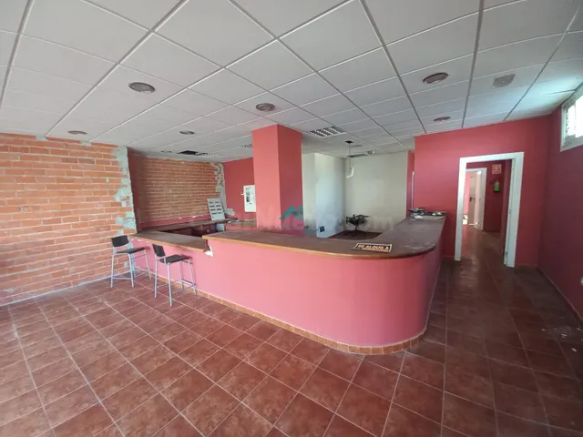 LOCAL COMERCIAL EN ALQUILER EN EL CENTRO DE LIMPIAS - foto 2